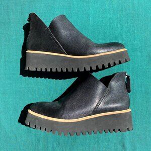All Black Flatform Tread Shootie